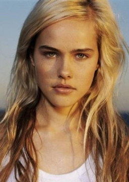 2000s-isabel-lucas-v0-lp1h2l6cq5ed1.jpg